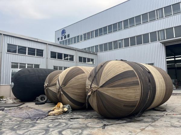 Fenders de borracha inflável pesados de Yokohama para navios