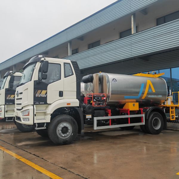 FAW J6L 4x2 Bitumen Distributor 8000L Asphalt Sprayer Truck for Road Construction