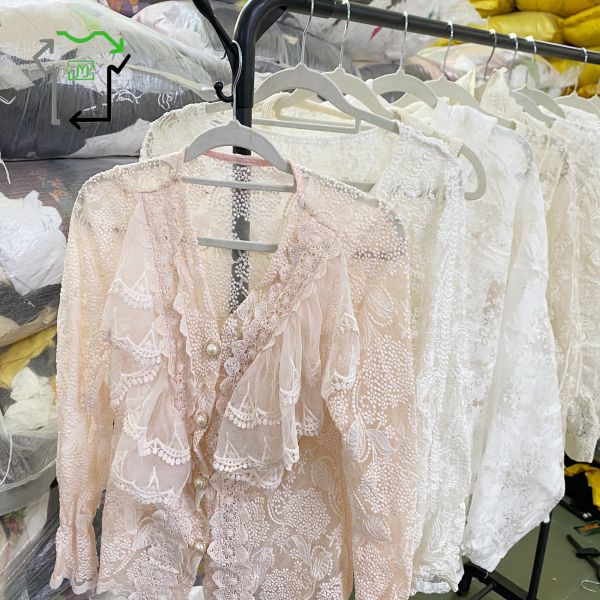 A Grade Women's Used Clothes Flower Patterned Tops With Lace Trim Long Sleeves