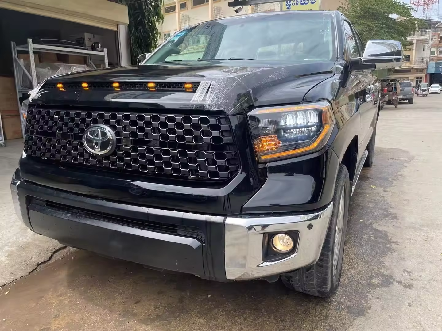 4X4 ABS Plástico Parrilla delantera para automóviles de color negro Parrilla media delantera para Tundra 2014-2019