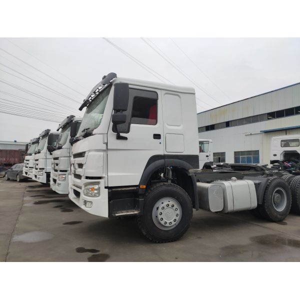 Used HOWO Tractor Truck Head with 40-60 Tons Loading Capacity and ＞8L Engine Capacity
