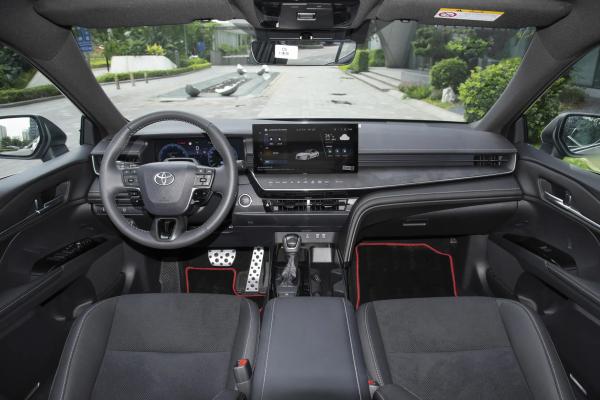 2025 2.0L 4-doors 5-seats Luxury Toyota Gasoline Sedan Autos Used Toyota Camry 2023 2024 Hybrid Car of Max Speed 160km/h