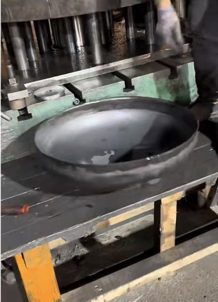 400 Ton Hydraulic Press Machine For Making Dish 608 Mm Diameter 5 Mm Thickness