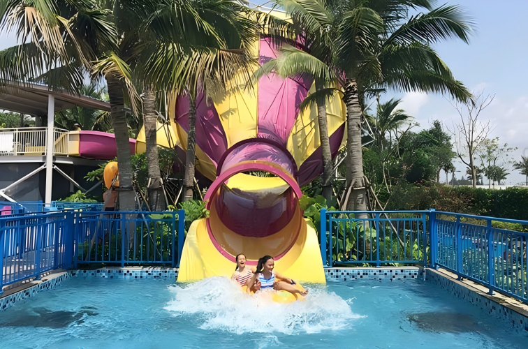 Outdoor Mini Loudspeaker Swimming Pool Slide Customizable for Aqua Park