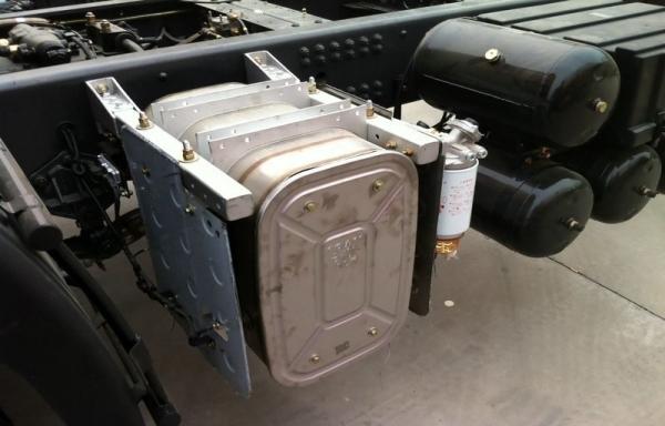 6x4 245hp Cargo Van Truck With Cummins C245 33engine / Fast 9JS119T-B Gearbox