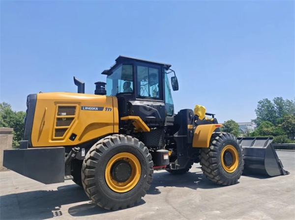 Carregador de rodas de 4 toneladas LW400KN com balde de rocha de 2,4m3 para venda na Somália