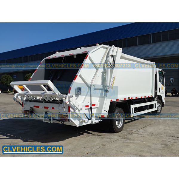 700P 10000L ISUZU Garbage Truck Trash Collection Truck With Hydraulic Hoist