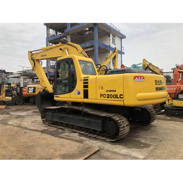 Excavateur Komatsu PC200-6 en bon état avec soupape hydraulique et pièces originales