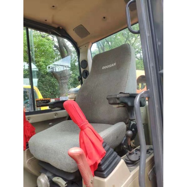 Orange Doosan Excavator 3 Ton 6000 KG 67 Power Low Working Hours