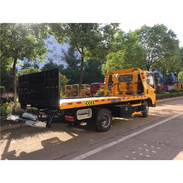 Small 4×2 White 4.5 Ton FAW Road Wrecker Truck Diesel Fuel Type Euro V