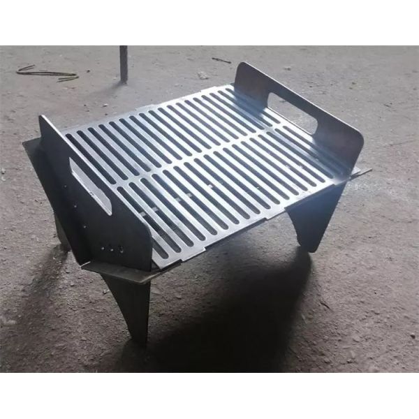 Деревянный горящий складной располагаясь лагерем на открытом воздухе стальной огонь делает ямки гриль угля барбекю