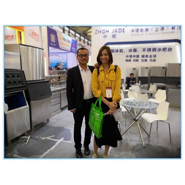 Космос сохраняя крутую машину льда воздуха