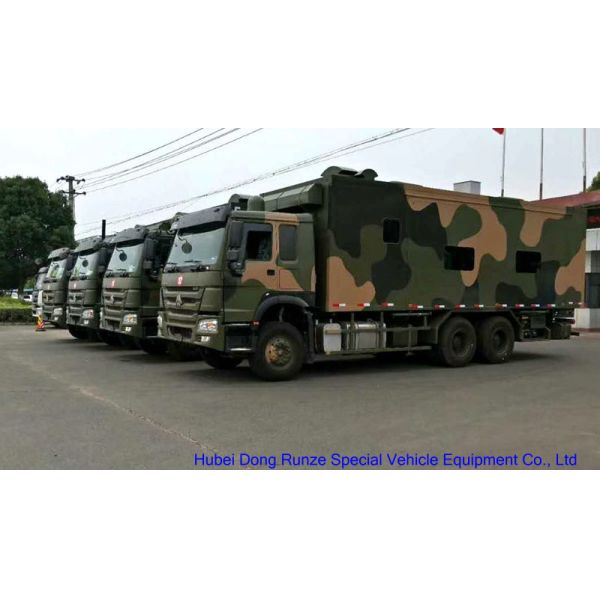 HOWO Camping Truck 20 - 28 Staff With Sleep Bed , Extendable Sleeping Room