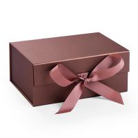 Boîte 4C de papier pliable brun clair découpée avec des matrices avec le ruban en soie