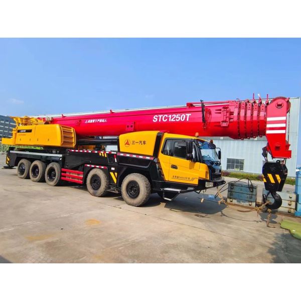 125T Número de eixo 4 Guindaste móvel equipamento de construção de guindastes telescópicos montados em caminhão