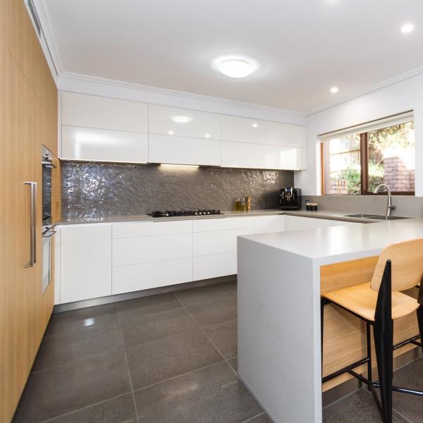 OEM Design High Gloss Kitchen Cabinet Modern Style U Shape Kitchen Cabinets