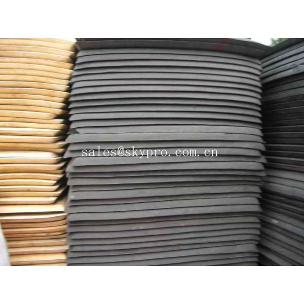 Случайные подошвы тапочки пенистого каучука с пластмассой логотипа печатания связывают камуфлирование массажа