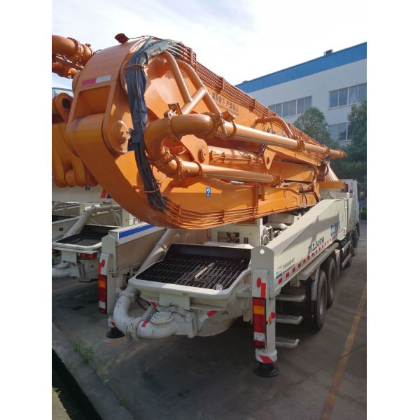 13750*2500*4000 мм Размеры L*W*H для 2013 года Zjl 52 Meter Second Hand Concrete Pump