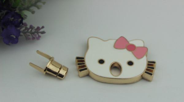 Beatiful hello kitty patter decorative light gold metal purse turn lock