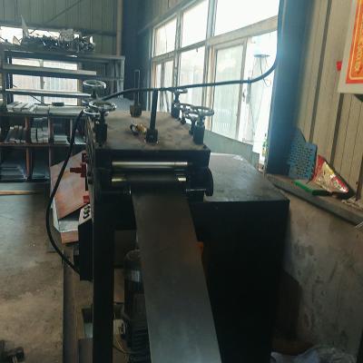Machine de fabrication de plateaux de câbles sans effort / machine de perforation de plateaux de câbles pour panneau