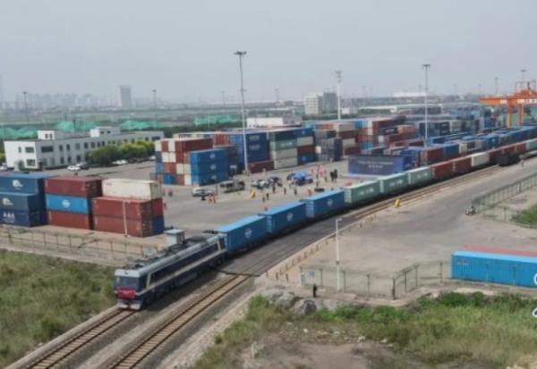 FBA International Rail Freight Rail Cargo Services China To EU Middle East