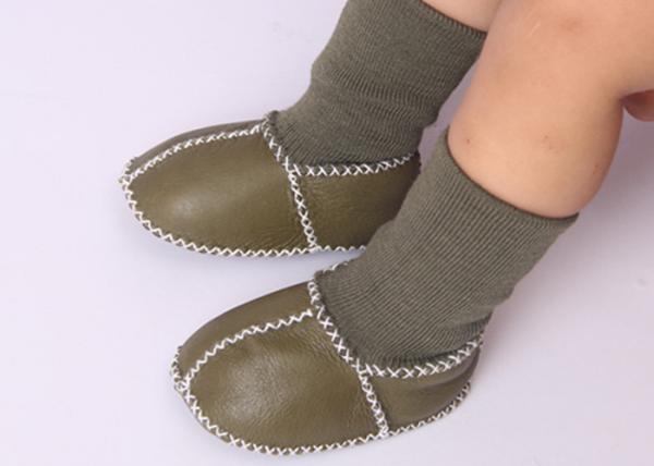 Sapatas de bebê dobro da pele de carneiro da cara