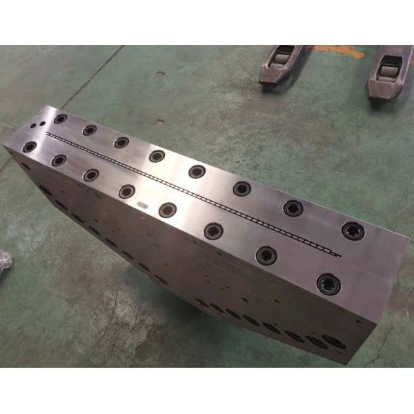 Silver WPC Wall Panel 800mm and PVC Celling Mold with Extrusion Mould Shaping Mode