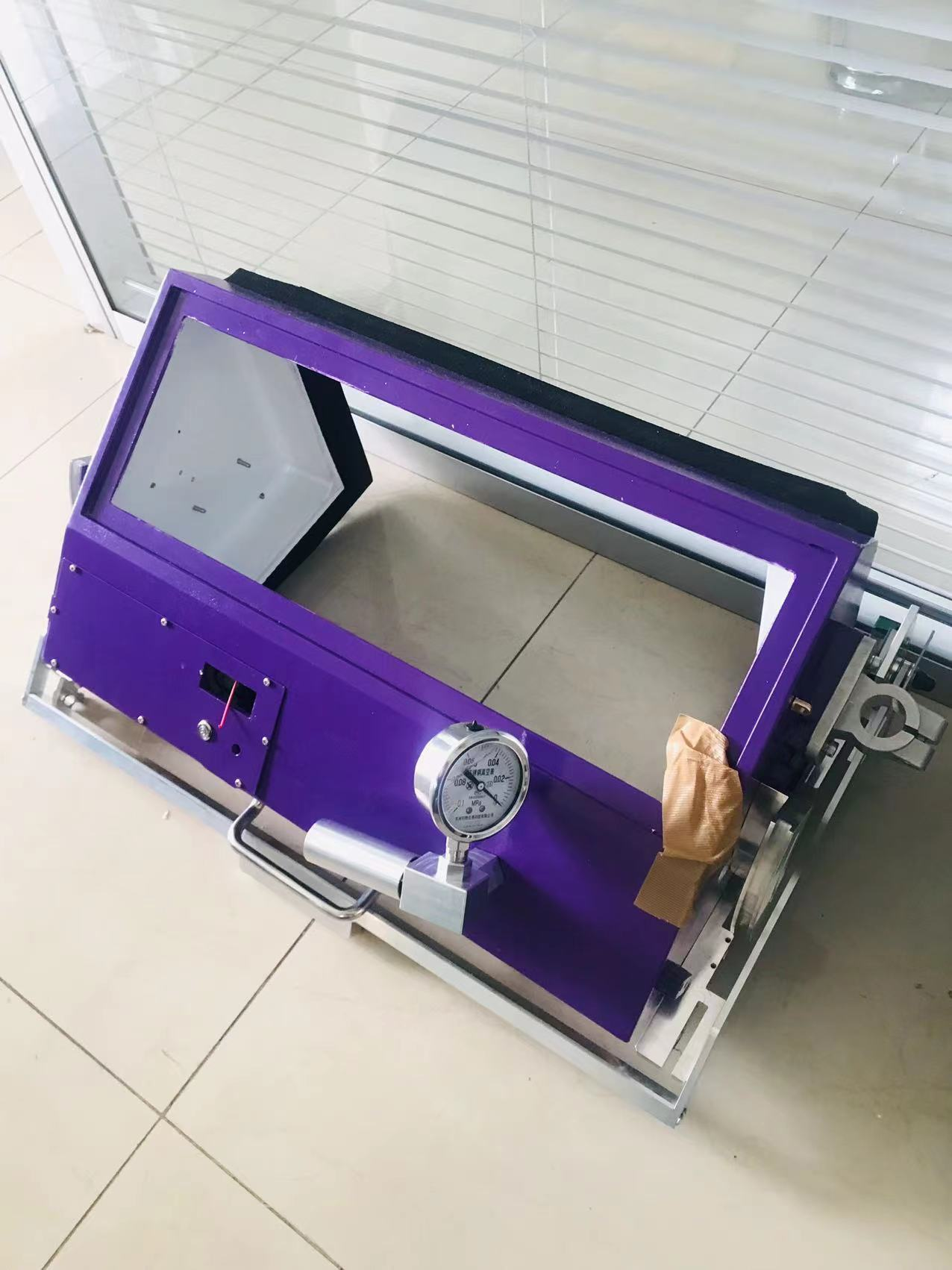 Detection Leakage of Welds on The Bottom Plate of Oil Storage Tank Vacuum Box Weld Leakage Detection System