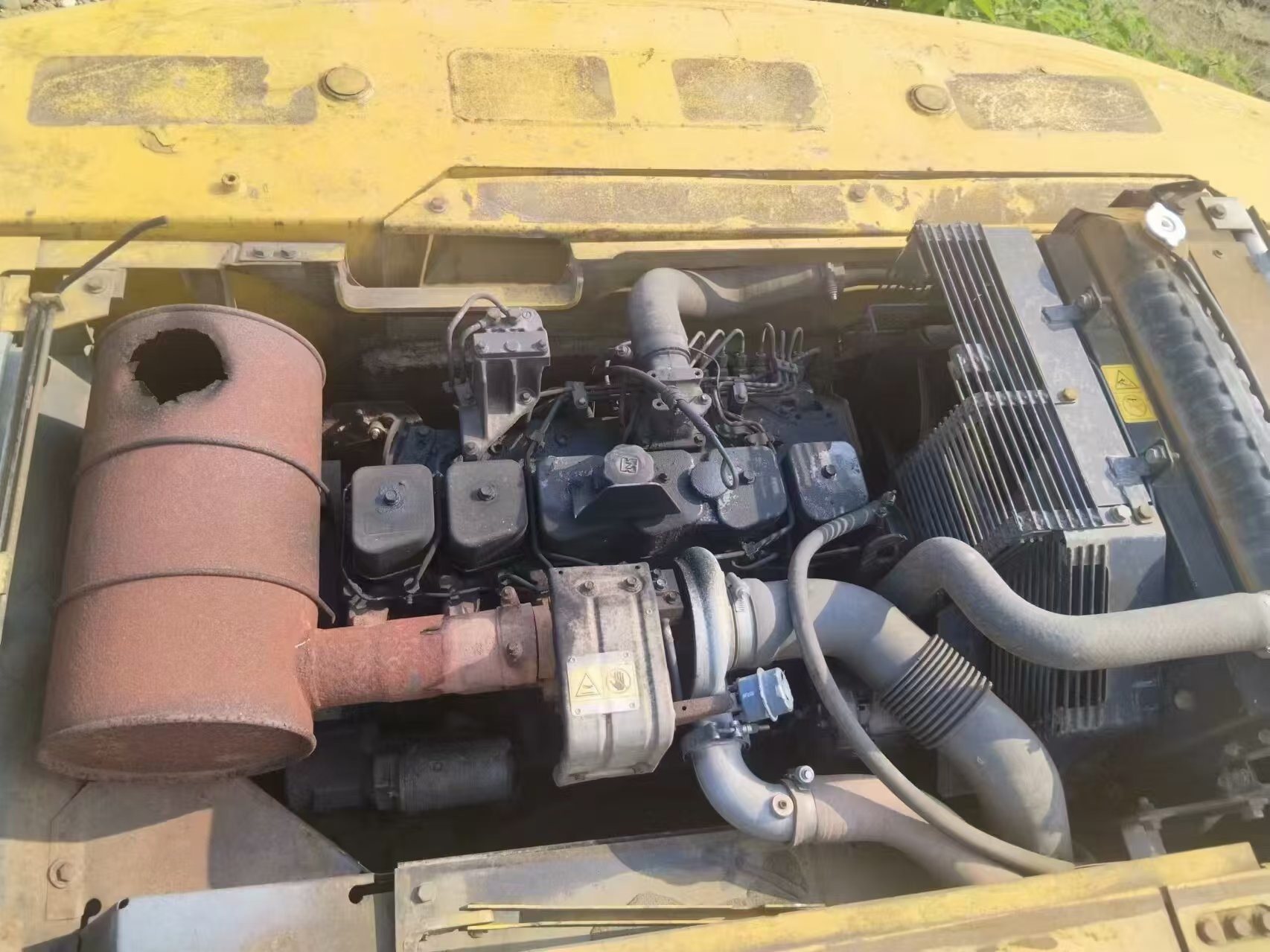 Эксплуатационный экскаватор Komatsu 220-7, экскаватор, произведенный в Японии