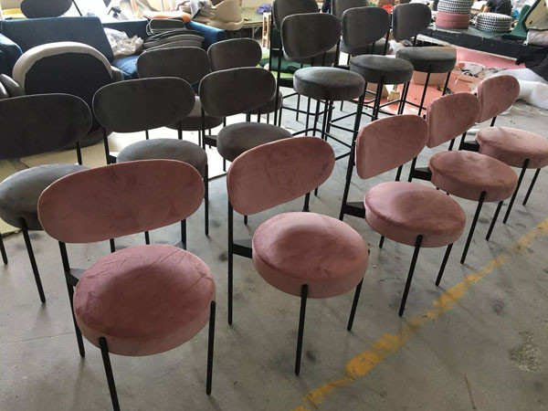 Sillas de cena con base metálica del ocio del restaurante del banquete del hotel de la silla del hierro elegante