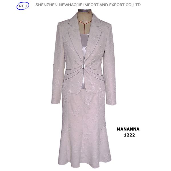 Single buckle three piece suit custom suit