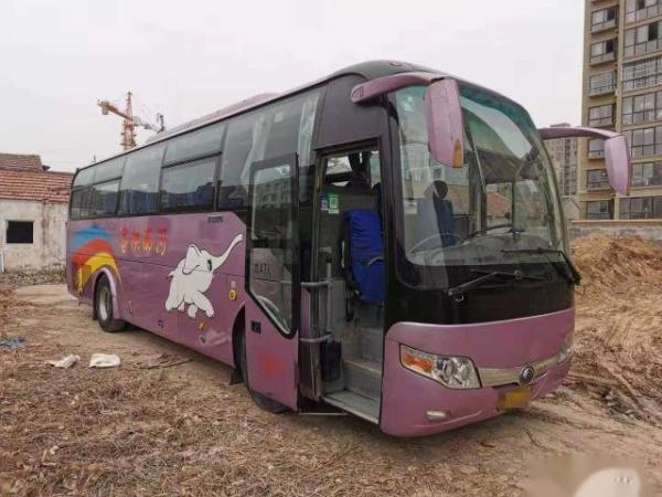 Yutong ZK6107 usado das boas condições esquerdas de aço do Euro III da direção dos assentos do chassi 47 de Bus For Africa do treinador baixo quilômetro