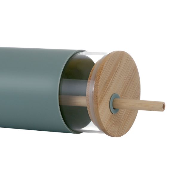 Reusable Design 20oz 17oz Water Bottle Residential Glass Juice Tumbler Glass Drinking Bottle With Silicone Sleeve Eco Friendly Stylish