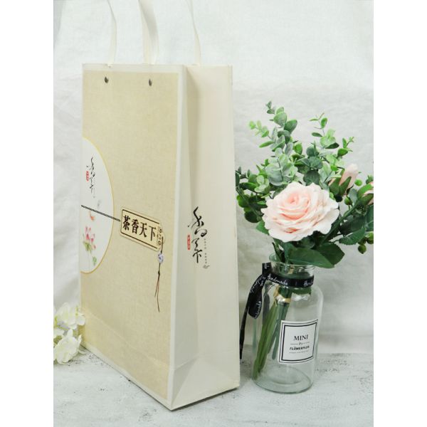 White Kraft Shopping Bags Color Printing With Metal Pin Multifunctional