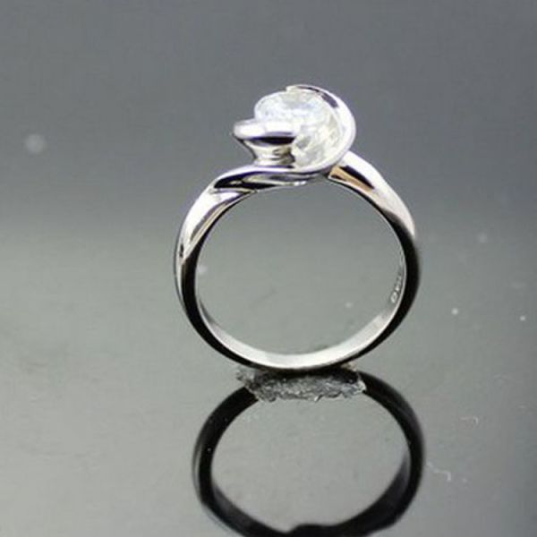 Sterling Silver Ring with Solitaire Round 6mm CZ Diamonds (F16E)