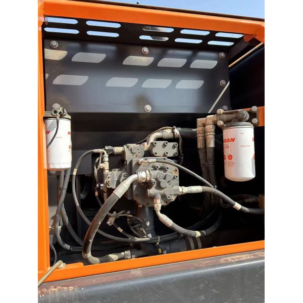 Использованный экскаватор Doosan Dx215 мощностью 110 кВт