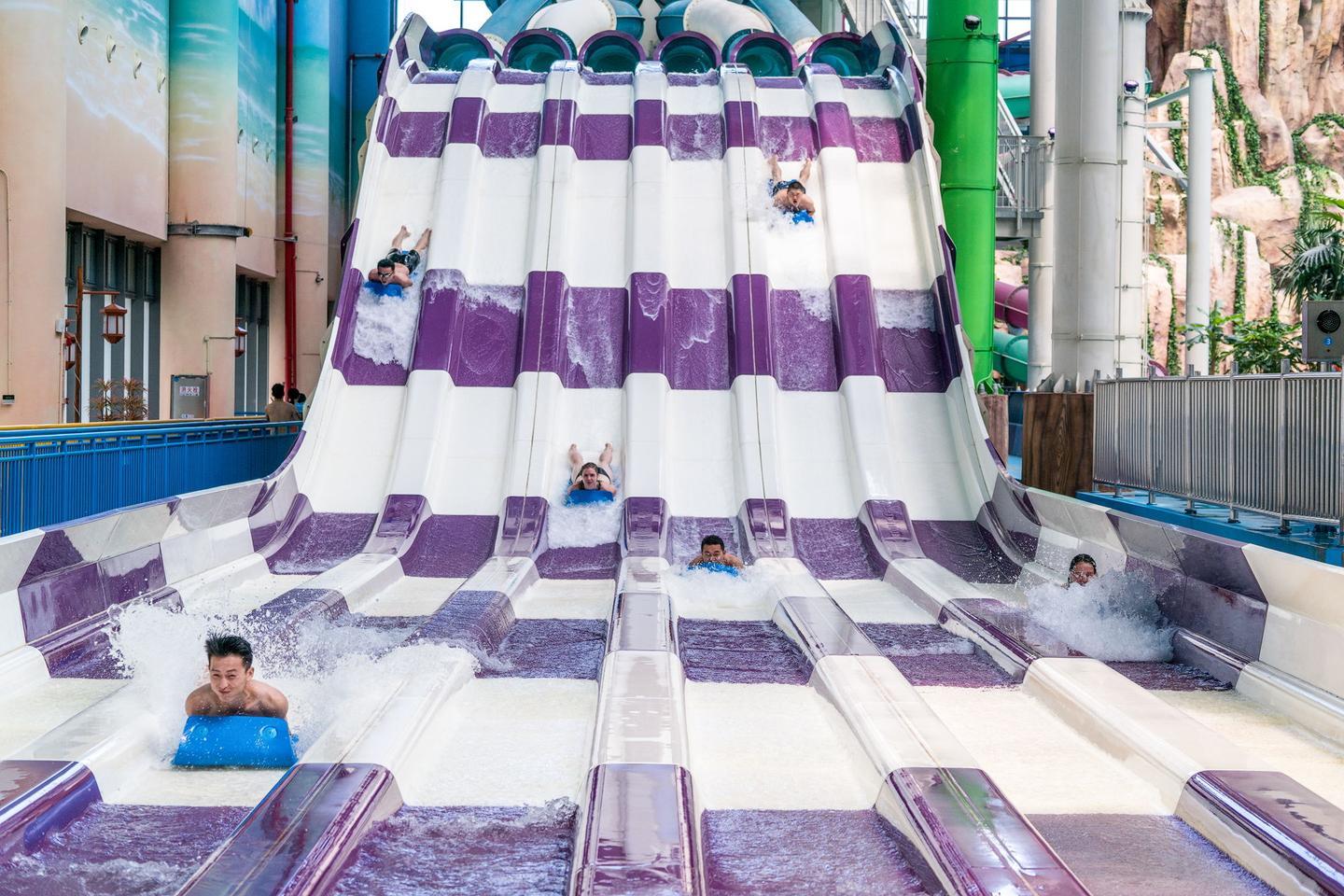 Rainbow Slide Aqua Park Thrill Water Slides Tall Speed Water Slide Adventure Multi-lane Racing Slide