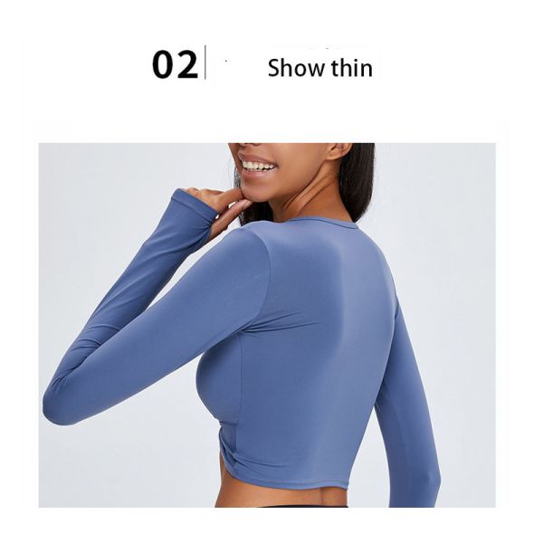 Сексуальный зубчик v - разминка шеи покрывает, который подвергли действию обнаженные спорт дам верхние