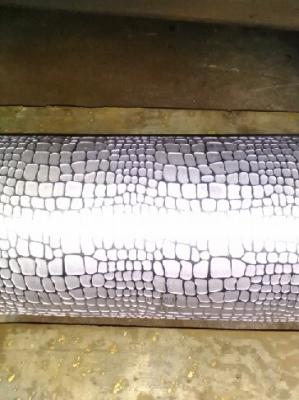 O plutônio do teste padrão de flor/PVC/couro sintético serrilharam os rolos, gravando Rolls