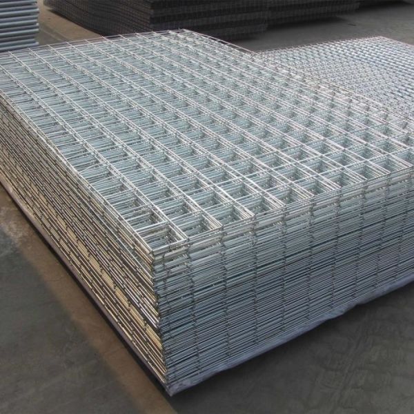 Hot Dipped Galvanized Welded Wire Mesh Panels with 50×50mm Mesh in 30m Roll for Garden and Farm Fencing