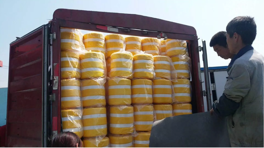 Защита от дорожного движения с помощью рельсового ограждения с горячим оцинкованным покрытием