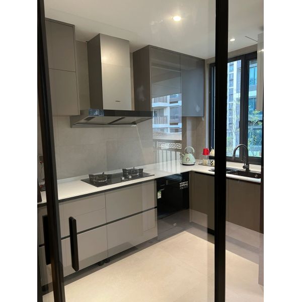 Customized MDF Laminate Wholesale Grey Lacquer Storage Pantry Kitchen Cabinets