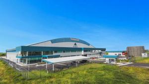 優雅な出現のアーチのトラス鋼鉄格納庫の建物の製作およびSupplyment