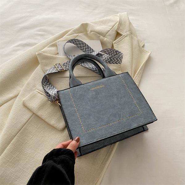 VINTAGE CHIC TEXTURED LETTER TOTE BAG WOMEN'S BAG 2024 NEW LARGE CAPACITY FASHION HANDBAG WIDE STRAP SHOULDER BAG