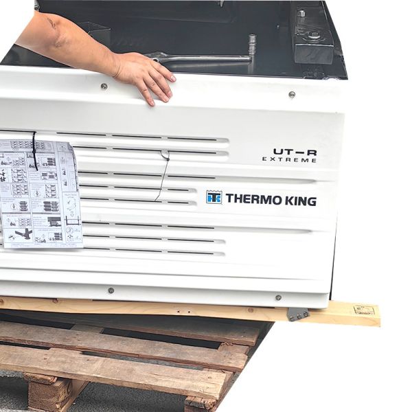 Thermo King UT Series UT-R EXTREME Refrigeration Unit Replace UT-1200 Installed On Airport Transfer Truck