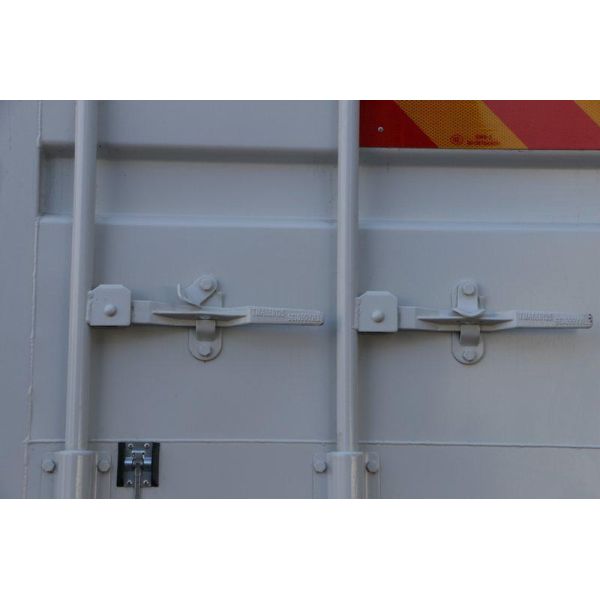 9.6 Meters Sinotruk HOWO Cargo Box Truck MAX 330HP 6X2