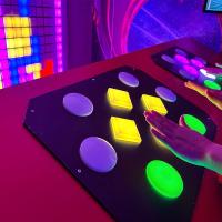 Activé extrême de main Les enfants de la fête d'équipe Interactif affichage LED Activer les jeux Pixel