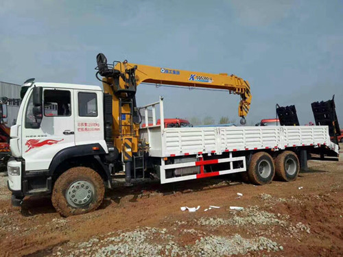 SINOTRUCK 25ton 11.87*2.55*3.95m Maximum Lifting Load (kg)10000 Crane Weight (kg) 5600 Truck-mounted Cran Truck