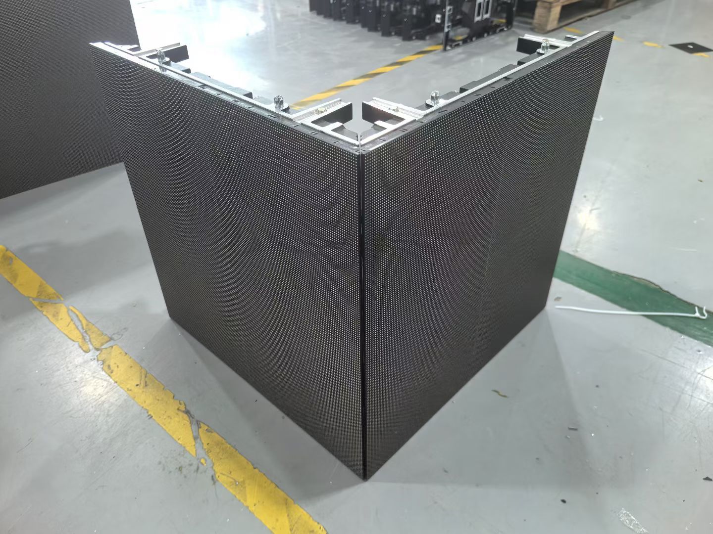 P2.976mm Outdoor LED Display IP65 Waterproof High Brightness Full Color LED Screen