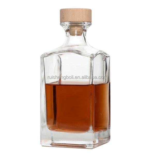 Classic 700ml Whisky Bottle with Glass Stopper Body Material Super Flint Glass Material